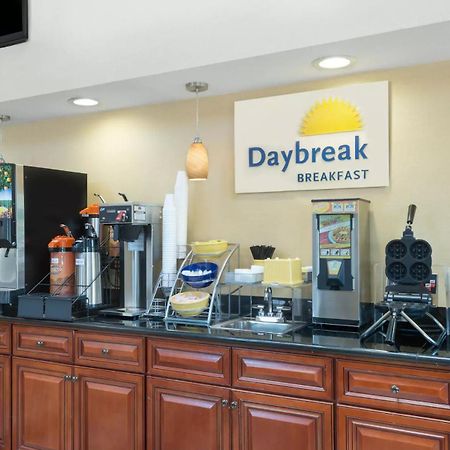 Days Inn By Wyndham Geneva/Finger Lakes Exterior foto